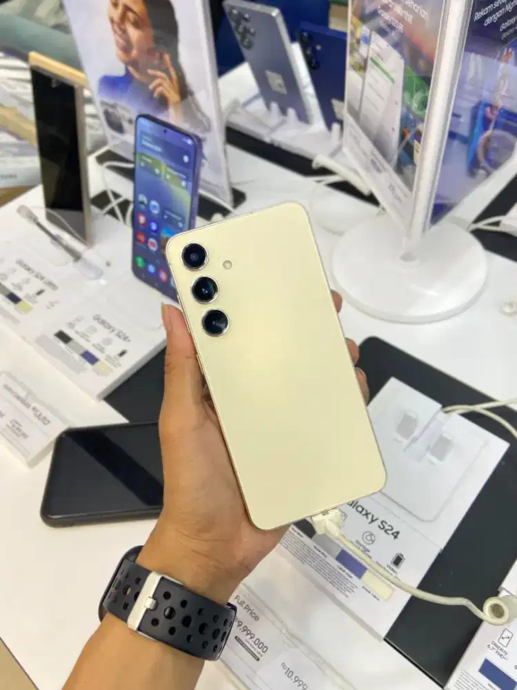 NEW SAMSUNG GALAXY S24