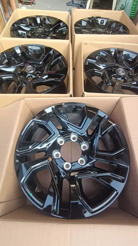 Jual velg Fortuner legender R18 original 5pcs