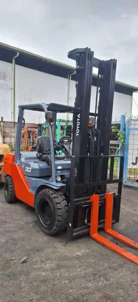 Forklift Toyota 3 Ton,Manual,Threelift 6 Meter,Tahun 2019 (Sideshif)