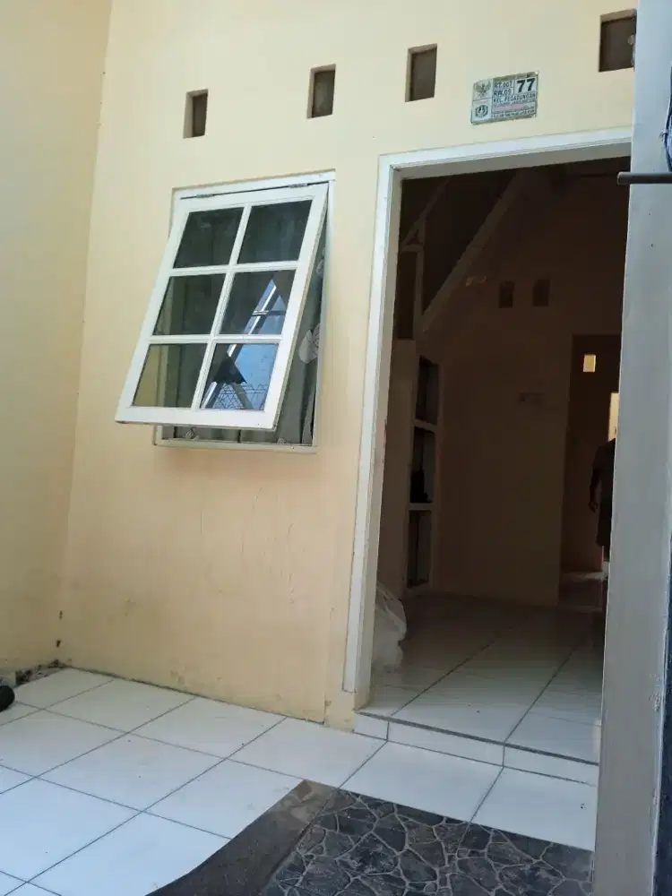 Disewakan rumah 2 lantai