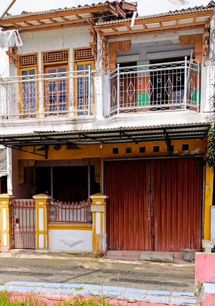 DIJUAL MURAH RUMAH 2 LANTAI POSISI STRATEGIS DI TENGAH KOTA