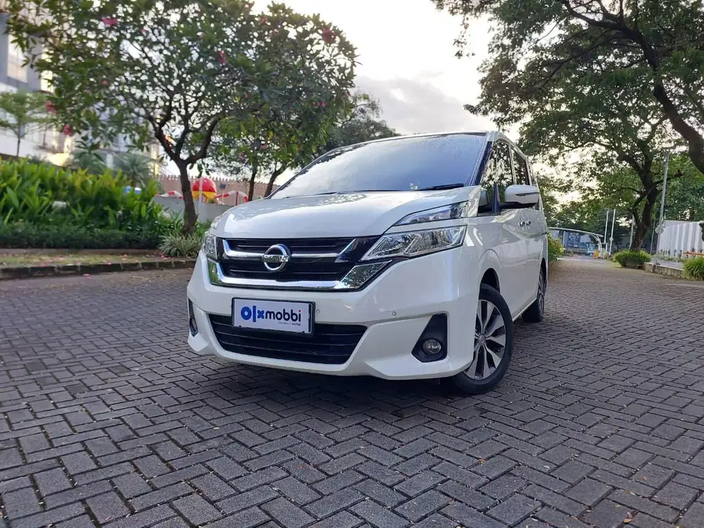 DP 1 JUTA Nissan Serena 2.0 Bensin-AT 2019 UZI