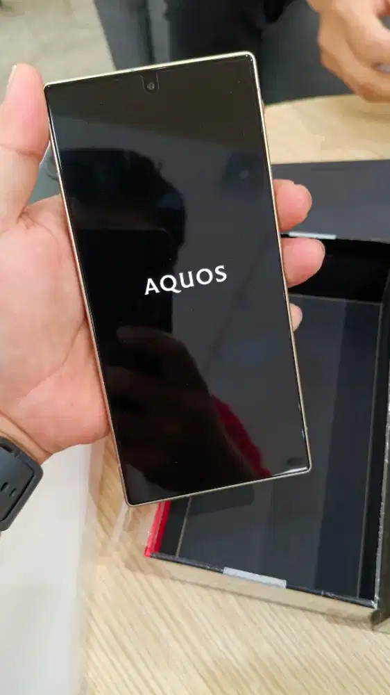 New smartphone sharp aquos R10