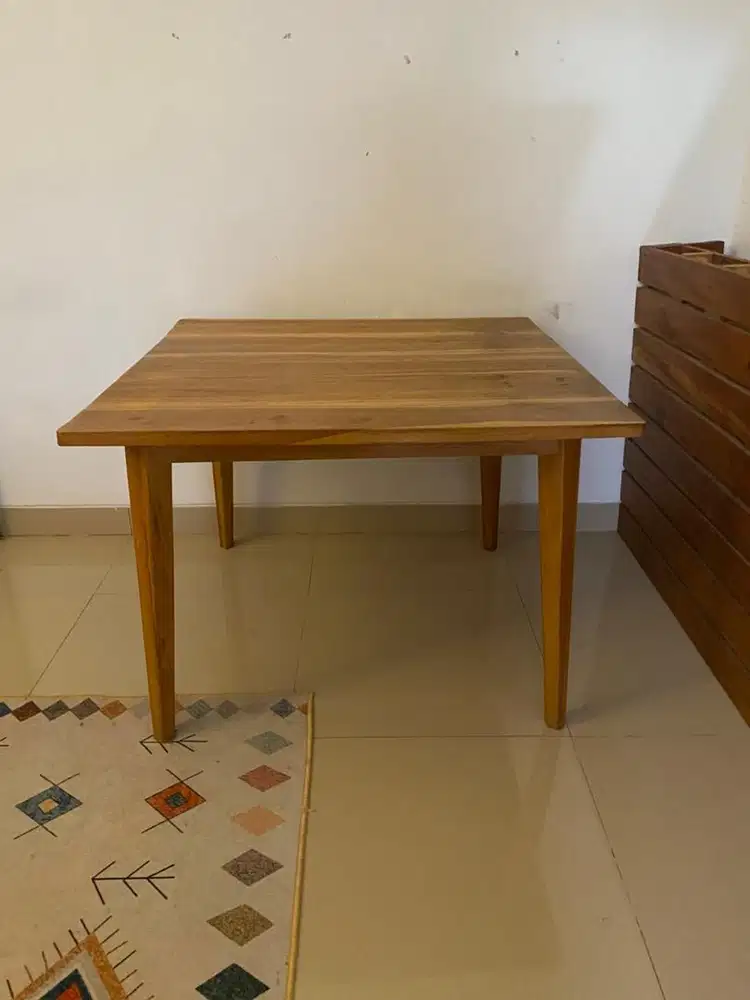 Meja Makan Kayu 1x1 Bekas