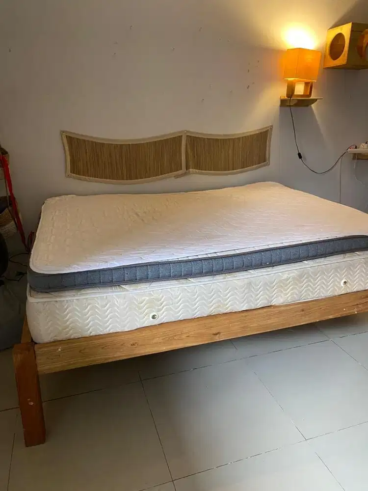 Tempat Tidur Kayu Double