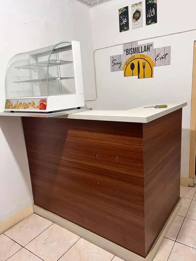 MEJA KASIR KAYU BERLACI DAN 1 SET MEJA MAKAN KAYU