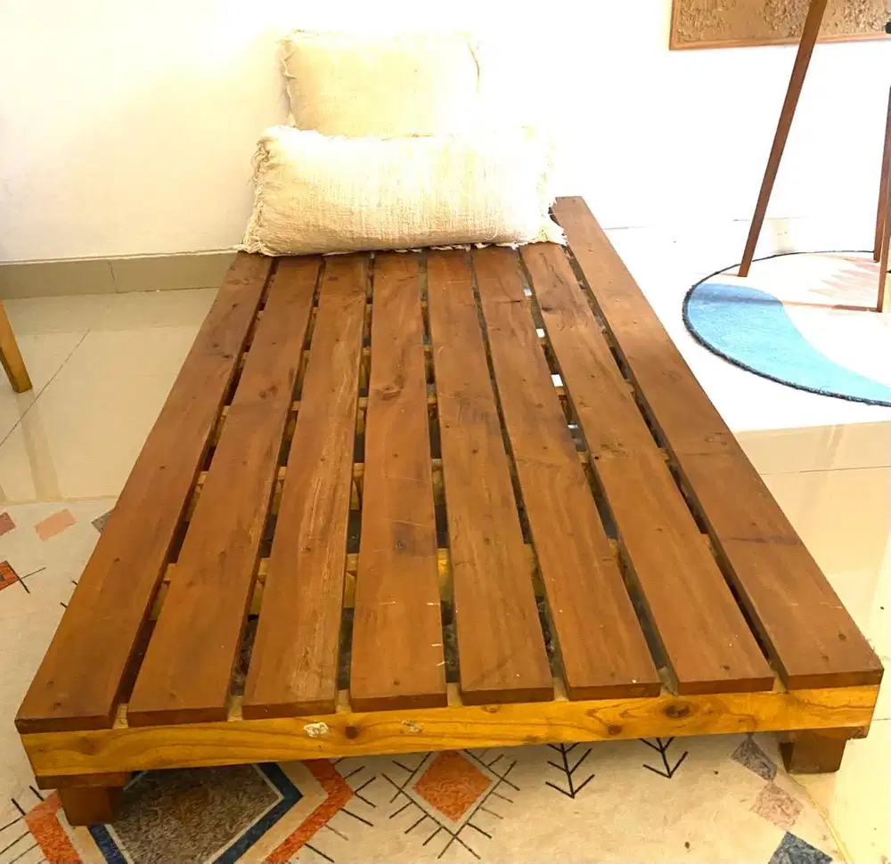 Bingkai Kayu Single Bed/Lantai Kerobokan