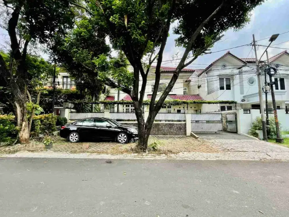 rumah asri lokasi strategis dekat scbd kebayoran baru