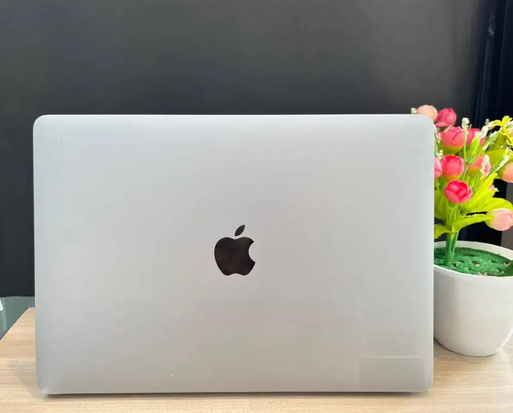 MacBook Pro 2020 13inc Core I5 Ram 8GB SSD 256GB TouchBar