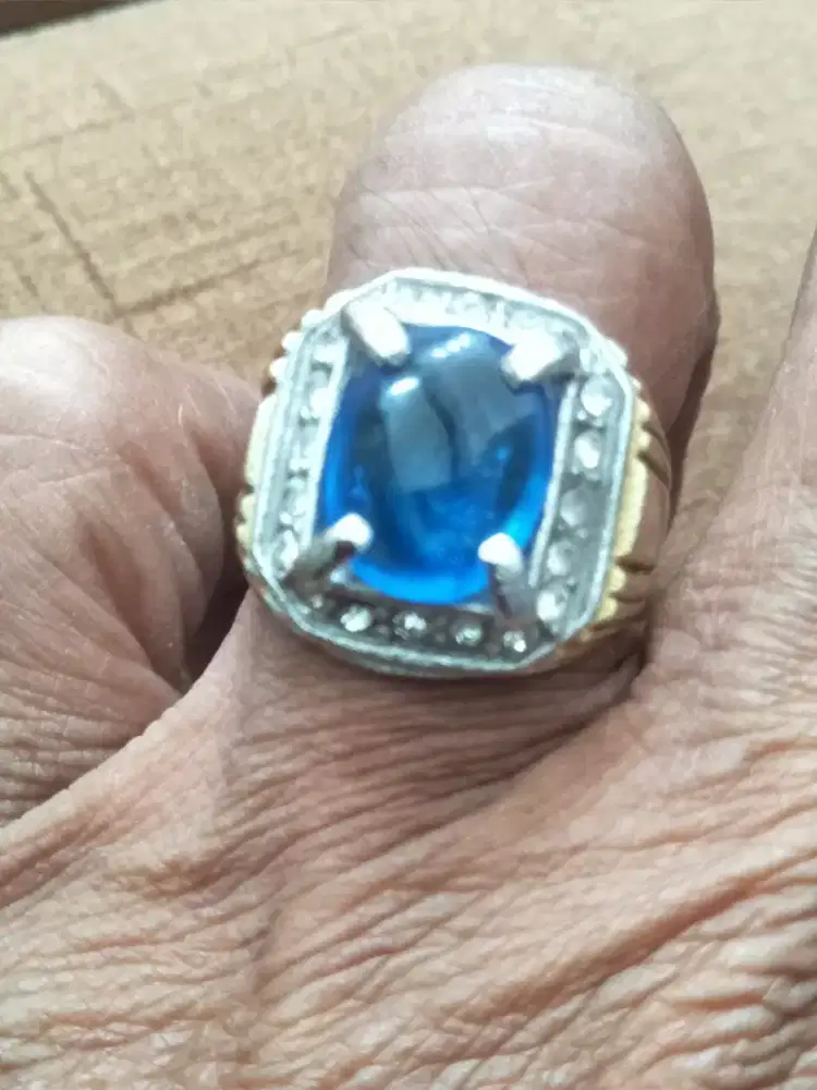 Cincin Batu biru