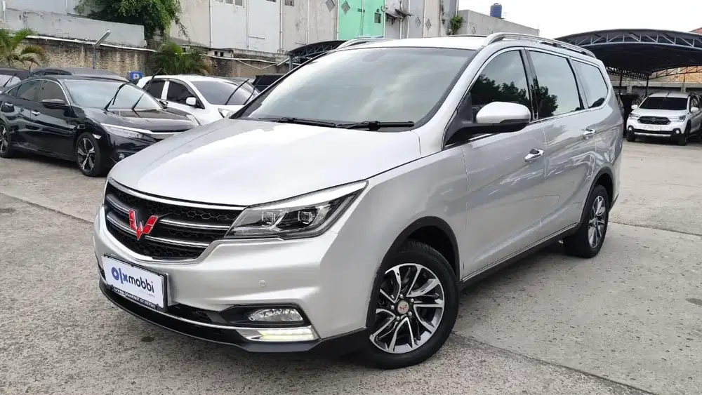 LIKE NEW - Wuling Cortez 1.8 L Lux Plus Bensin-AT 2018
