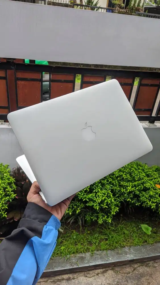 MacBook Air 2017 Core i5 RAM 8GB SSD 256GB macOS Monterey