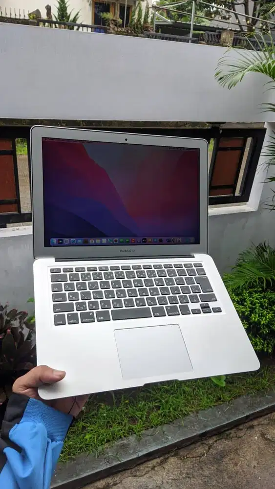 Laptop Apple MacBook Air 13.3 Inch 2017 i5 Bergaransi