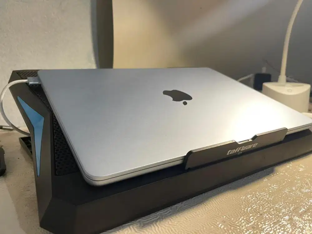 Macbook Air M4 13 inch 16/256 Ibox garansi on