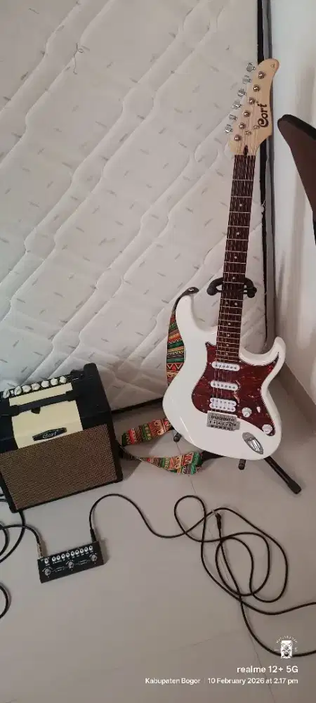 Guitar dan amplifier cort