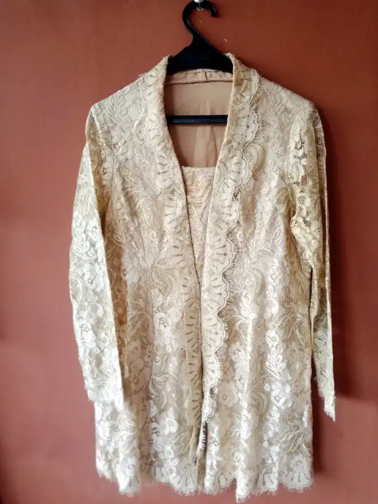 Kebaya brokat full puring