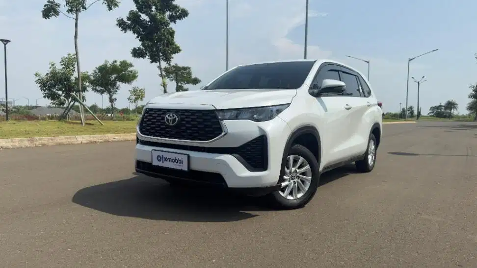 Toyota Kijang Innova 2.0 Zenix V CVT Bensin-AT  2022