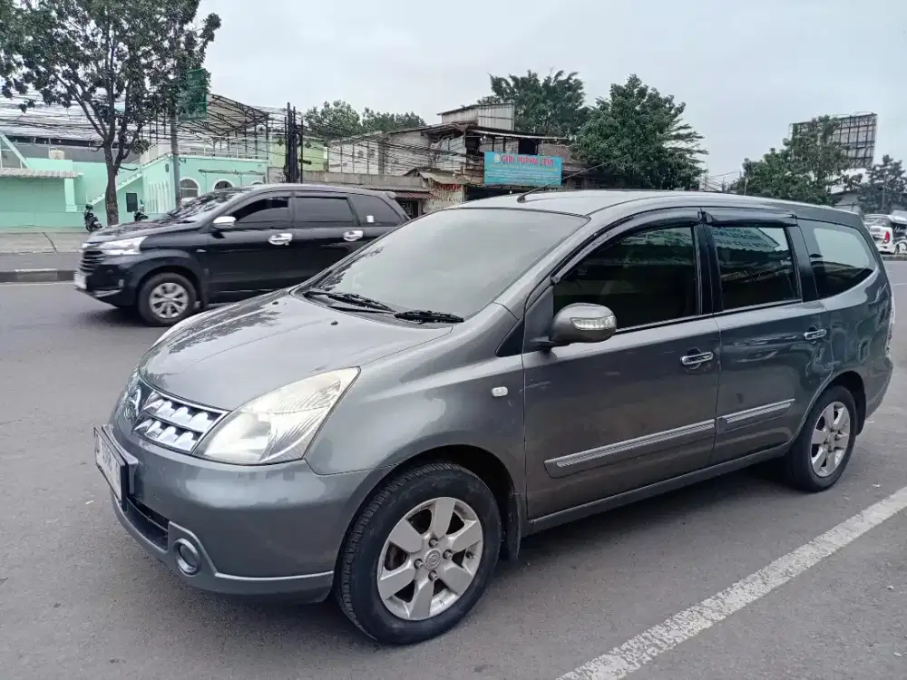 GRAND LIVINA SV MATIC 2010