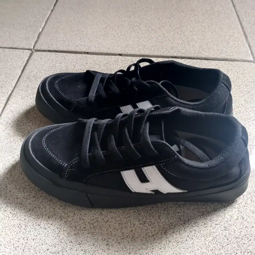 Sepatu pria cocok buat skolah atau kerja