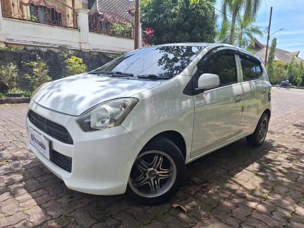 Low KM Daihatsu Ayla 1.0 M Bensin-MT 2015 KTZL