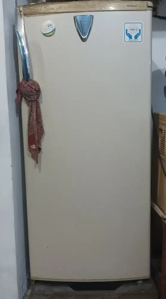 Kulkas murah 600rb mulus blm pernah servis