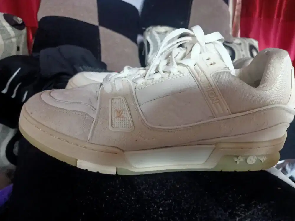 Sepatu louis vuitton