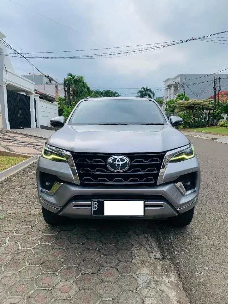 TOYOTA FORTUNER 2.4 VRZ DIESEL AUTOMATIC TAHUN 2021