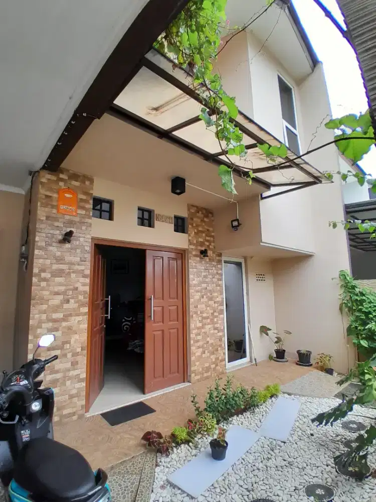 Rumah 2 Lantai siap huni, semi furnished, lingkungan nyaman dan asri