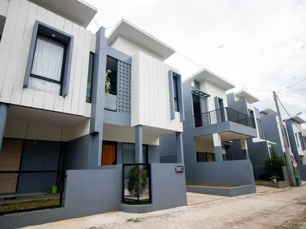 DIJUAL RUMAH SIAP HUNI DEKAT ALUN ALUN UJUNG BERUNG