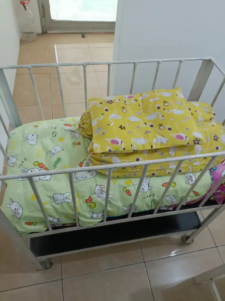 Box bayi bahan besi