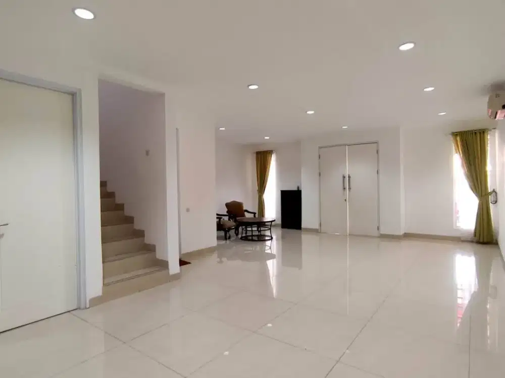 Disewakan rumah bagus dalam cluster di Taman Beverly