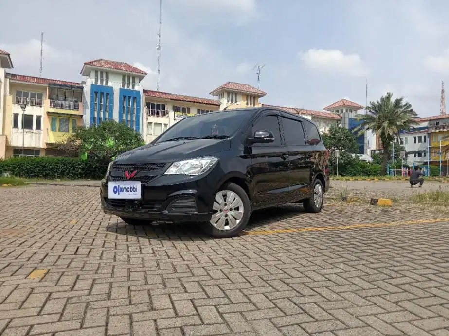 Termurah Wuling Confero 1.5 Bensin-MT Hitam 2021