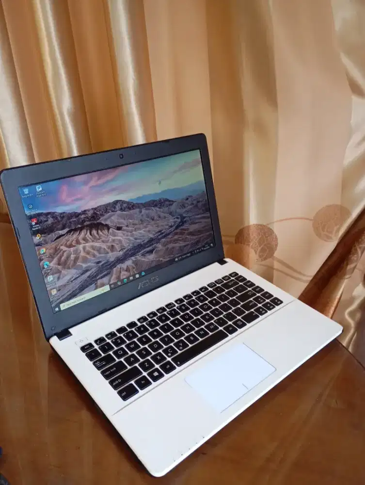 Laptop Asus X450EA siap pake.