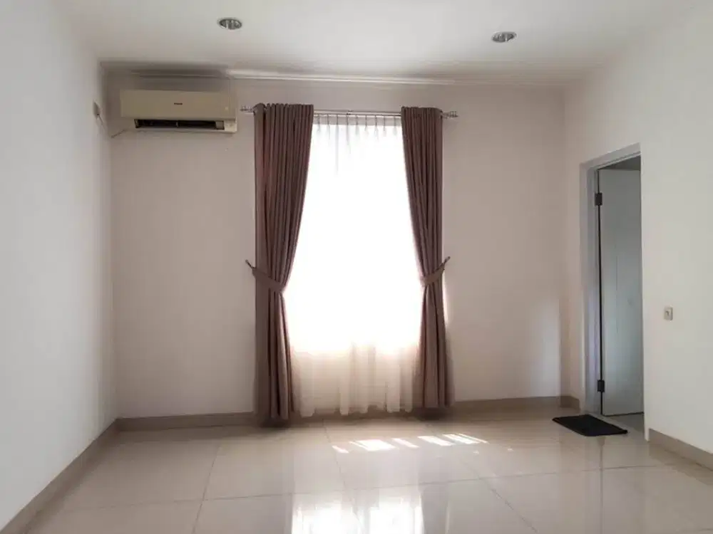 Rumah Bagus 2 Lantai Dalam Cluster di Taman Beverly