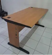 1 Unit Meja Staf