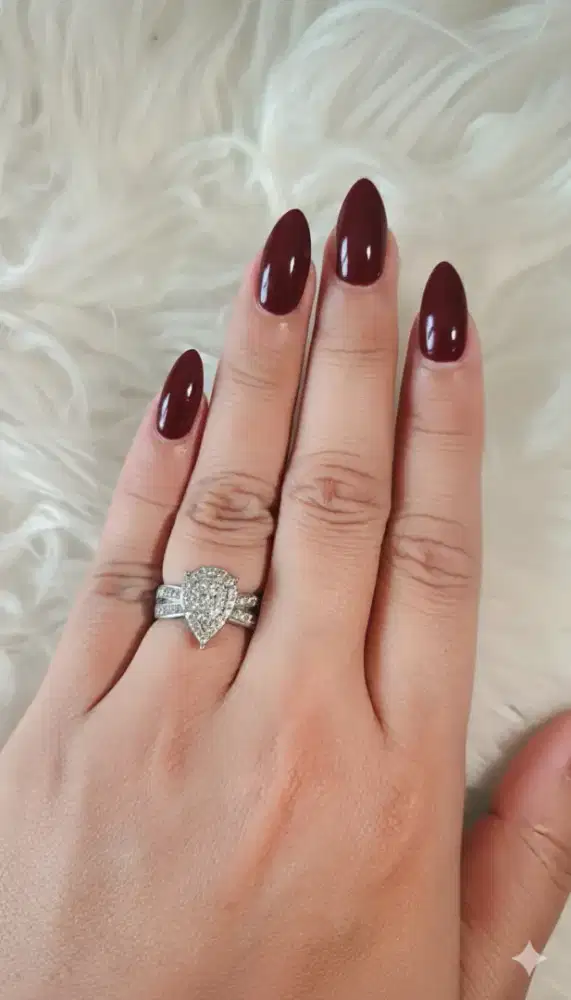 Cincin replika berlian