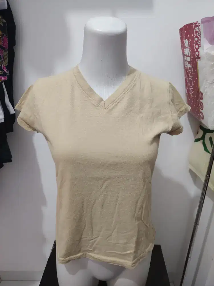 SLV - 03 Top V Neck Cream
