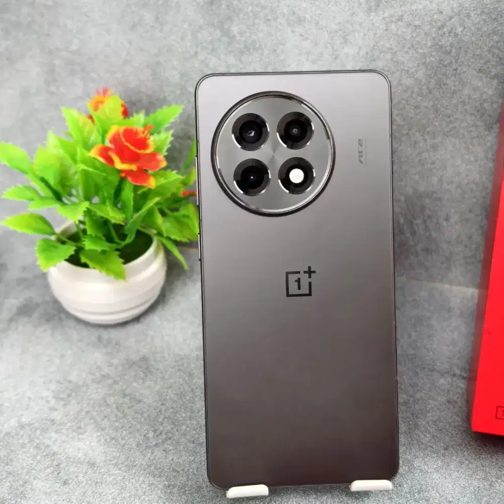 one plus Ace 5 12/256