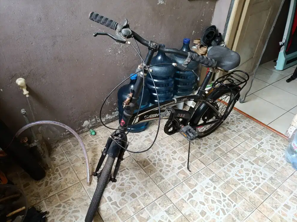 Sepeda lipat merk Odessy