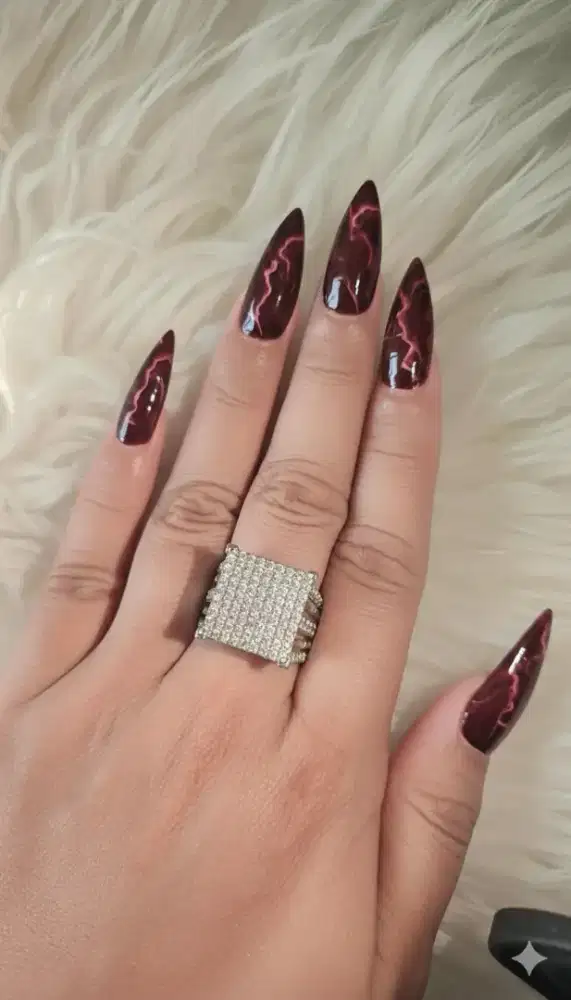 Cincin replika berlian