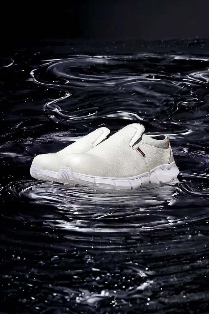 Toko Sepatu safety pekerja proyek malam Jayapura