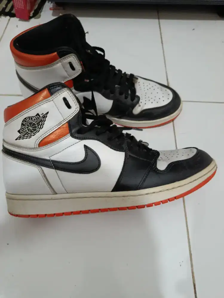 Sepatu nike air jordan orange