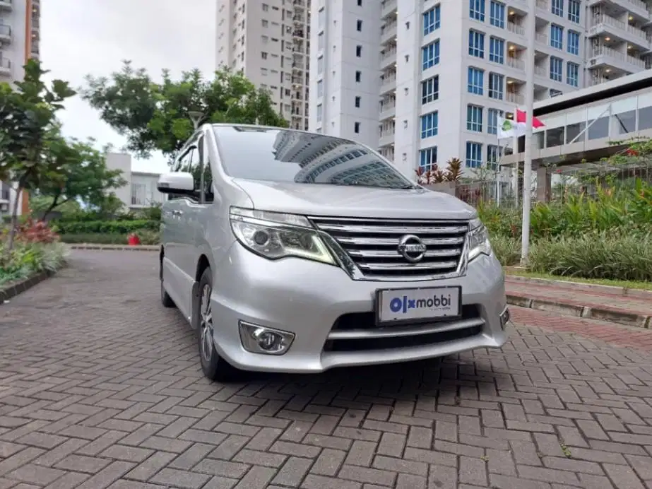 DP 1 JUTA Nissan Serena 2.0 Highway Star Bensin-AT 2017 SXWS