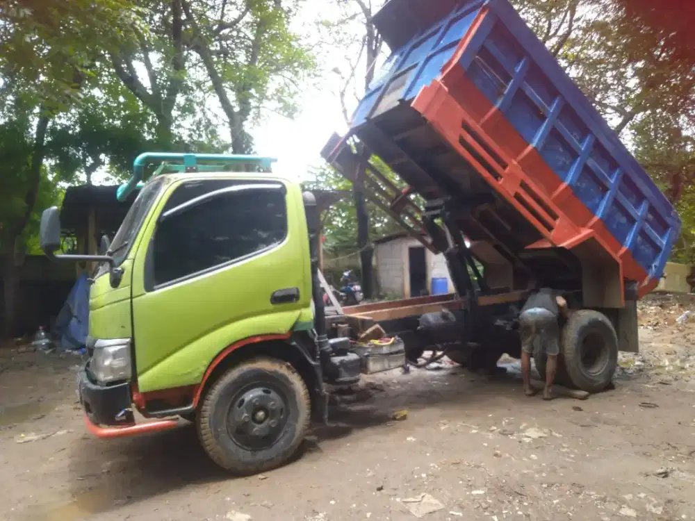 Hino dutro 125ht dump truk 2003