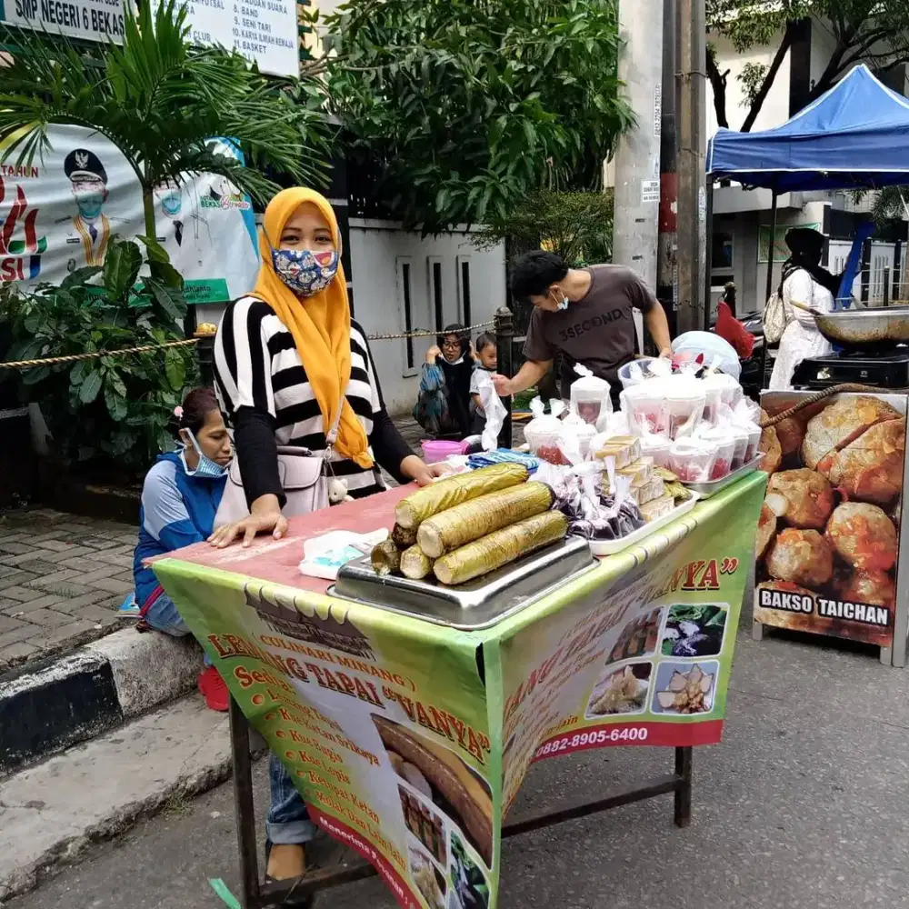 PENJAGA STAND MAKANAN/KUE SELAMA RAMADHAN