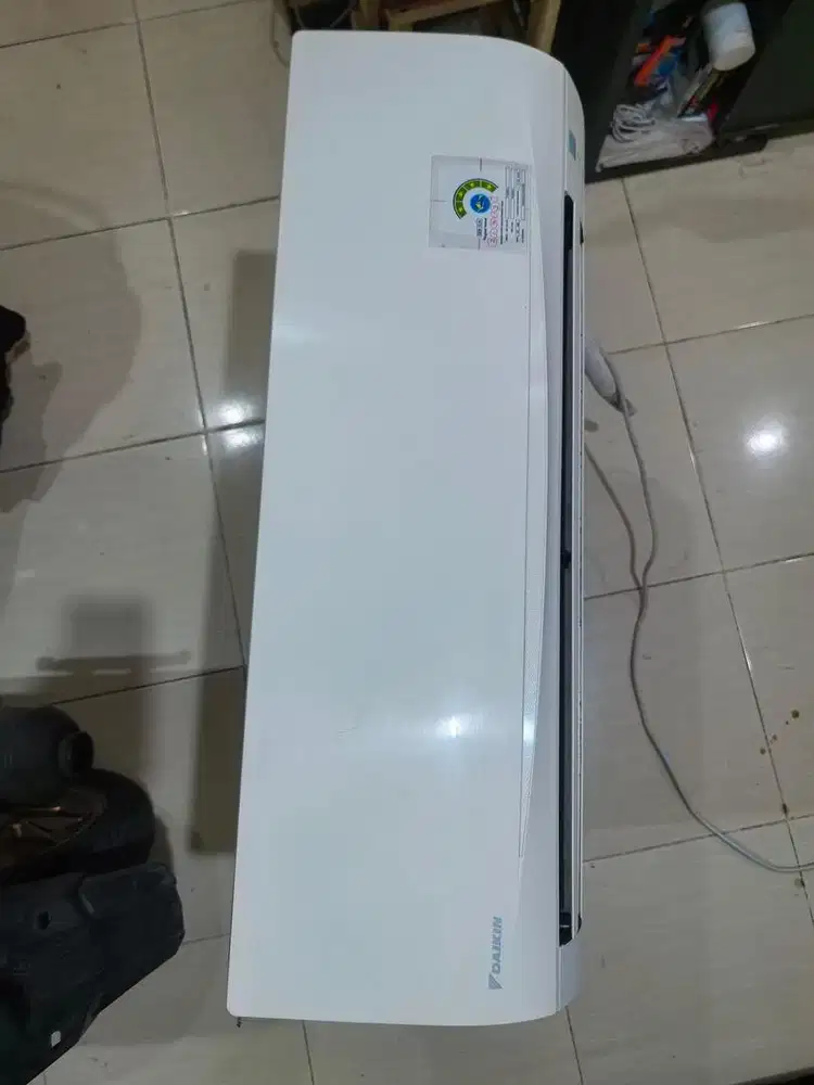 Jual cepat AC 1,5 PK merk Daikin model/type  ftc rc 35nv14