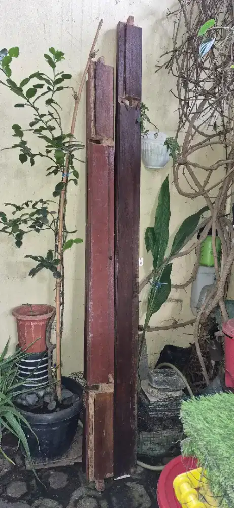 Dijual kayu bekas, dari pemakaian pribadi