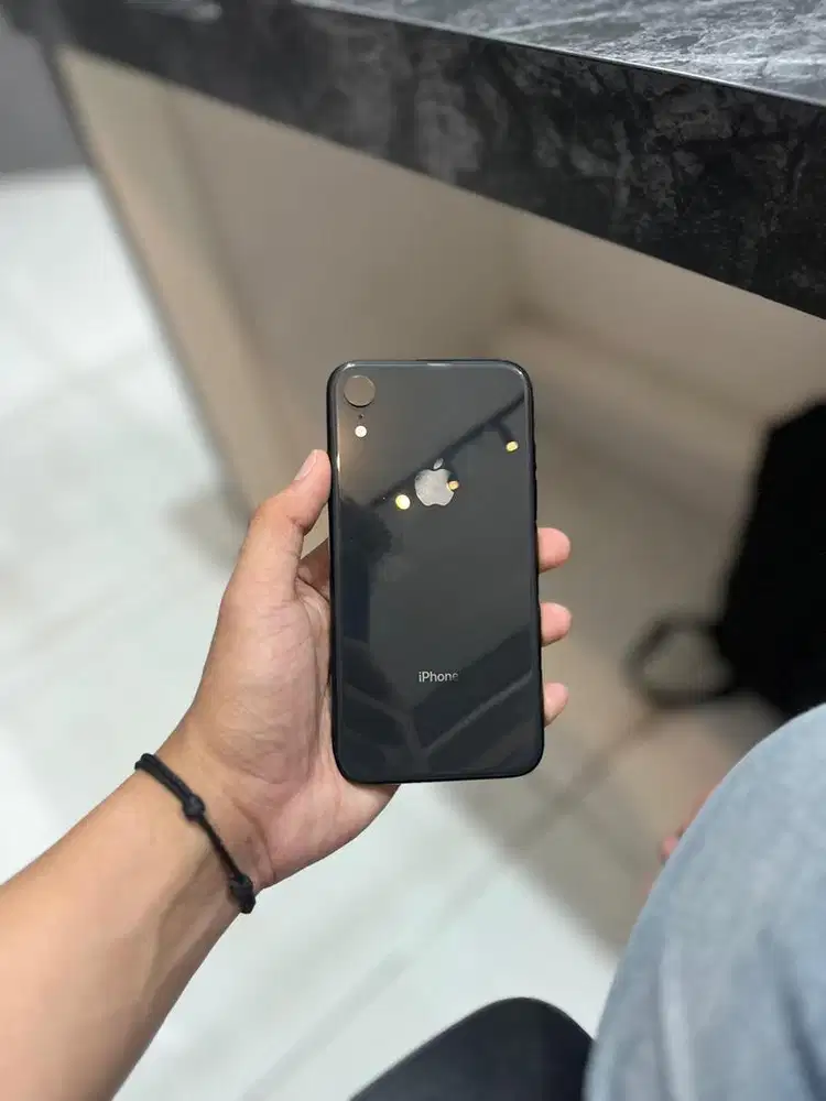 IPHONE XR 128 INDOSAT ONLY