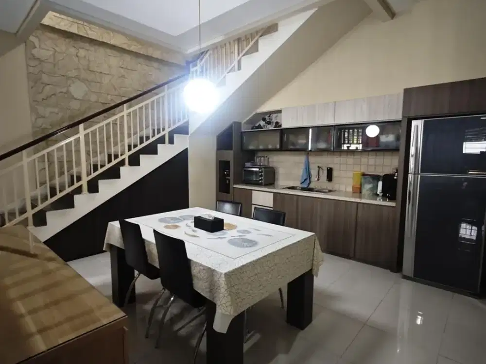 RUMAH SEKTOR 7 GADING SERPONG TERAWAT SEPERTI BARU POSISI HOOK