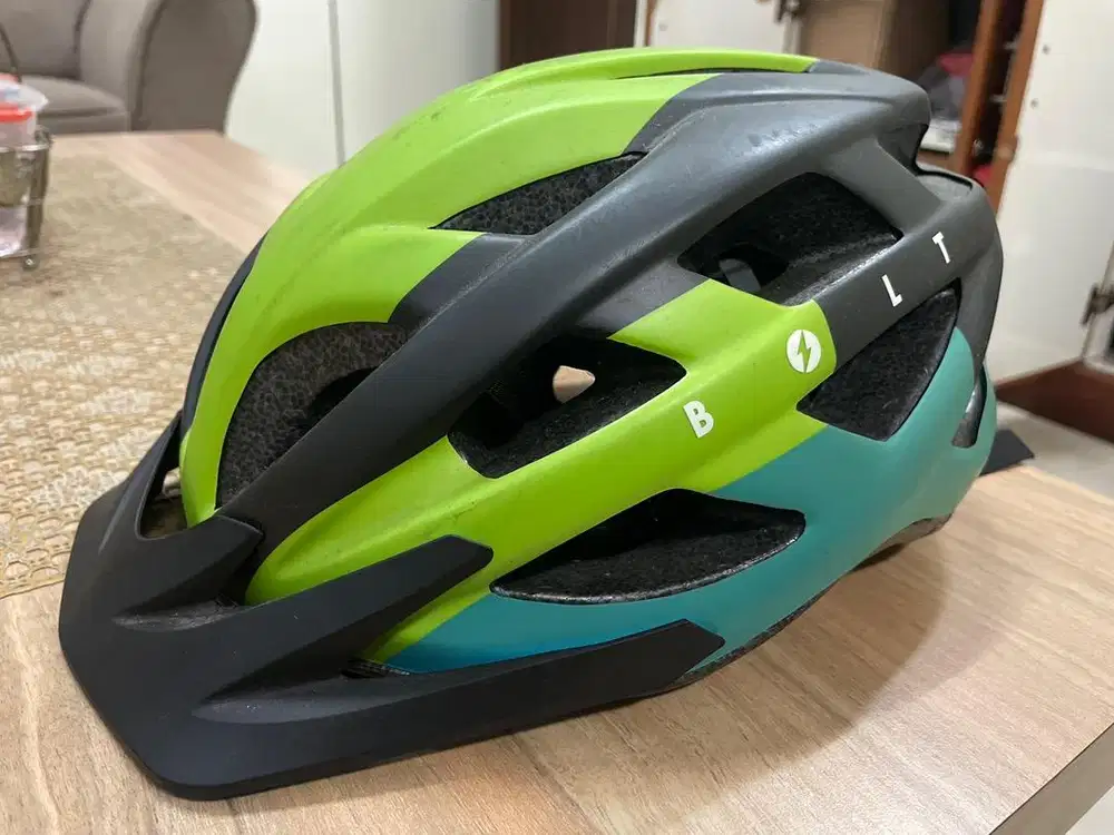 Dijual helm sepeda Bolt